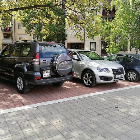 Kingston Pirot Exterior foto